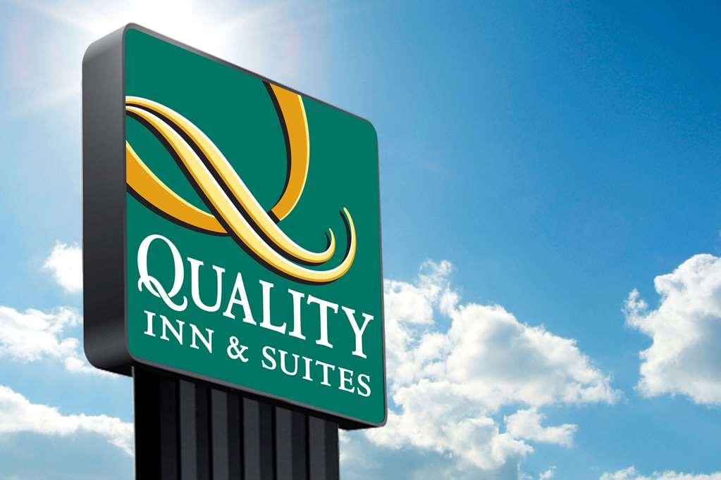 Quality Inn & Suites Oklahoma City North Edmond Exterior photo